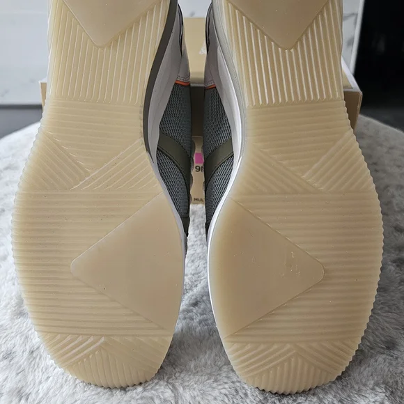 MICHAEL Michael Kors LIV TRAINER Sneakers in White, Green, and Orange - 9M - NIB - Picture 6 of 8